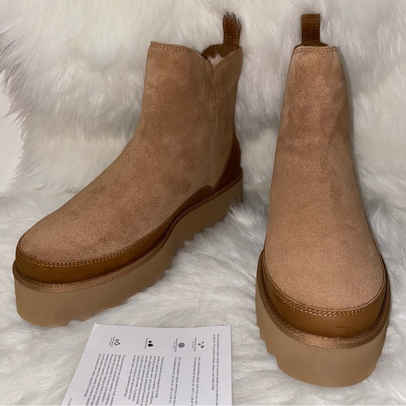 Ugg boots size 10 New in box - Picture 4 of 13